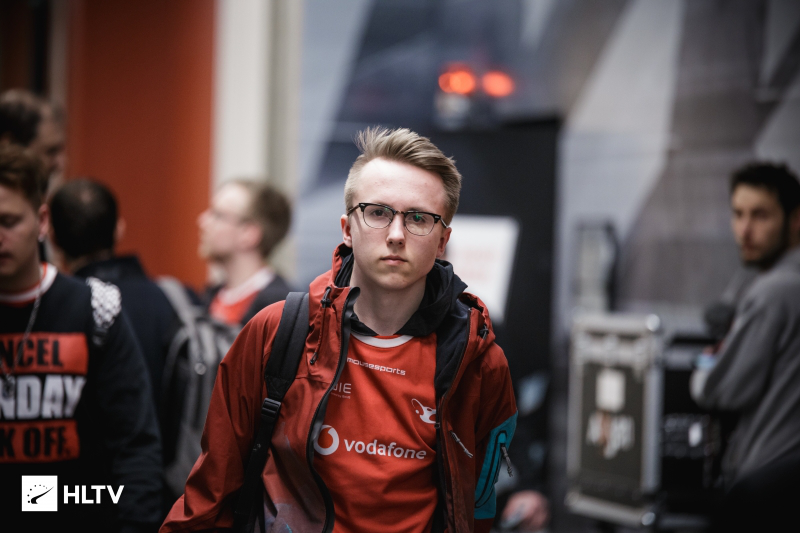 Flandre 谈论坦克杰斯：你会觉得穿上这个装备后自己永远不会死，但伤害可能有点低