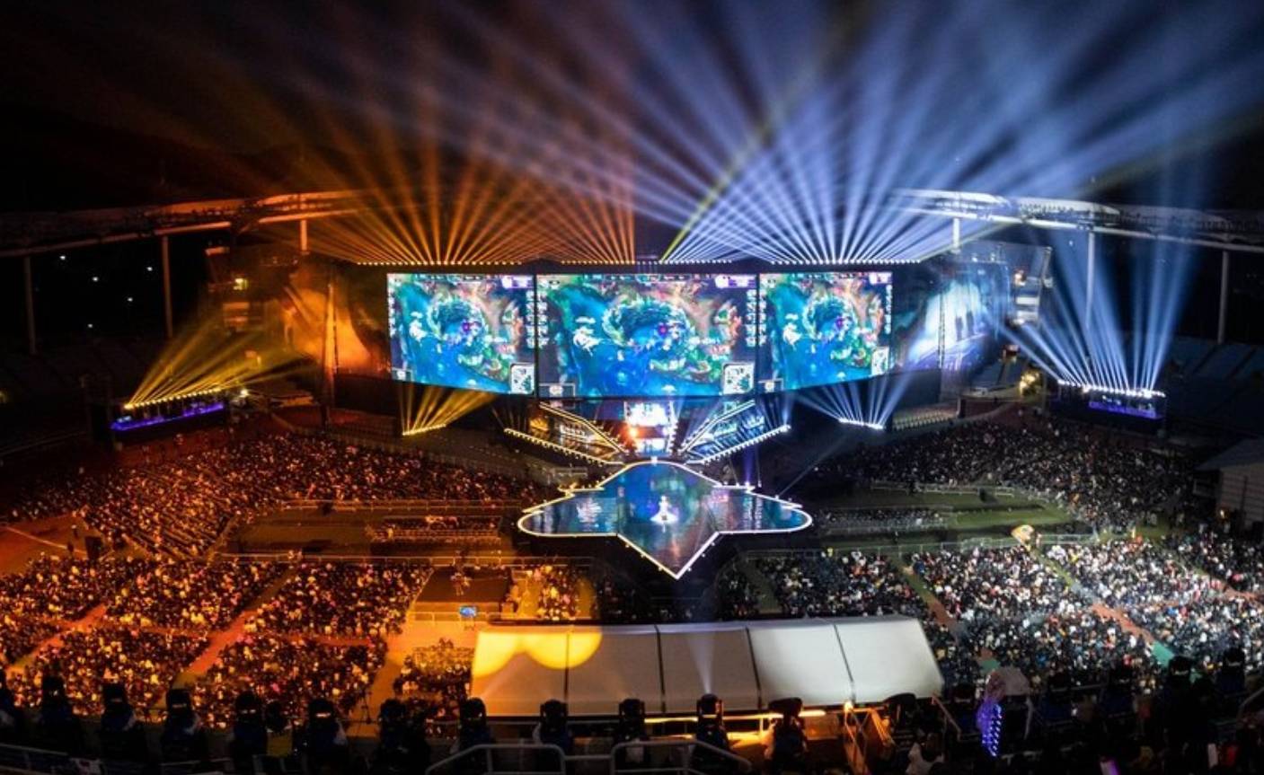 FPX获得英雄联盟手游职业资格赛•全国大赛赛道总冠军