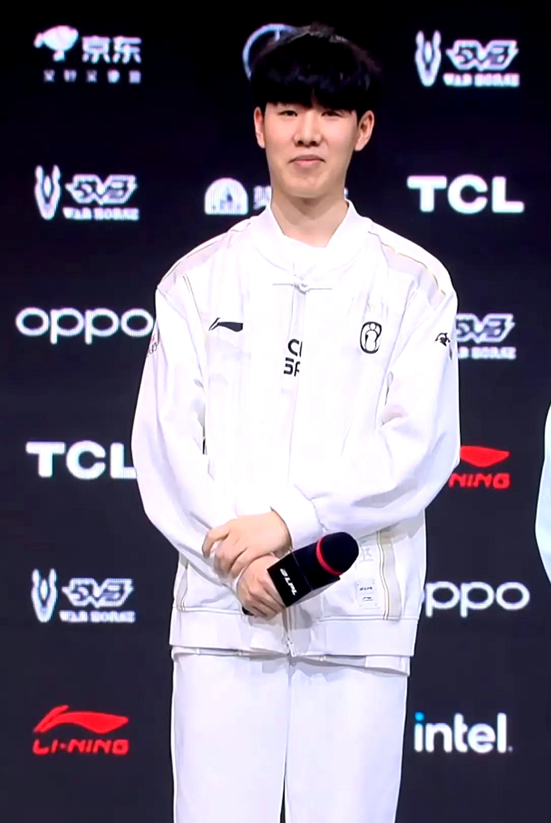 JackeyLove是本赛季伊泽瑞尔使用最多、胜率最高的选手