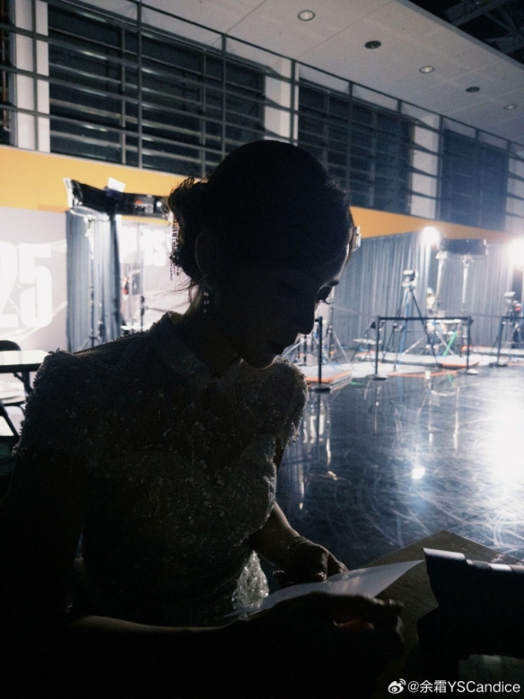 rookie 转述了 KaKAO 对 Puff 的话：“Xiaocaobao 说得太少，辅助不能玩 Leona。